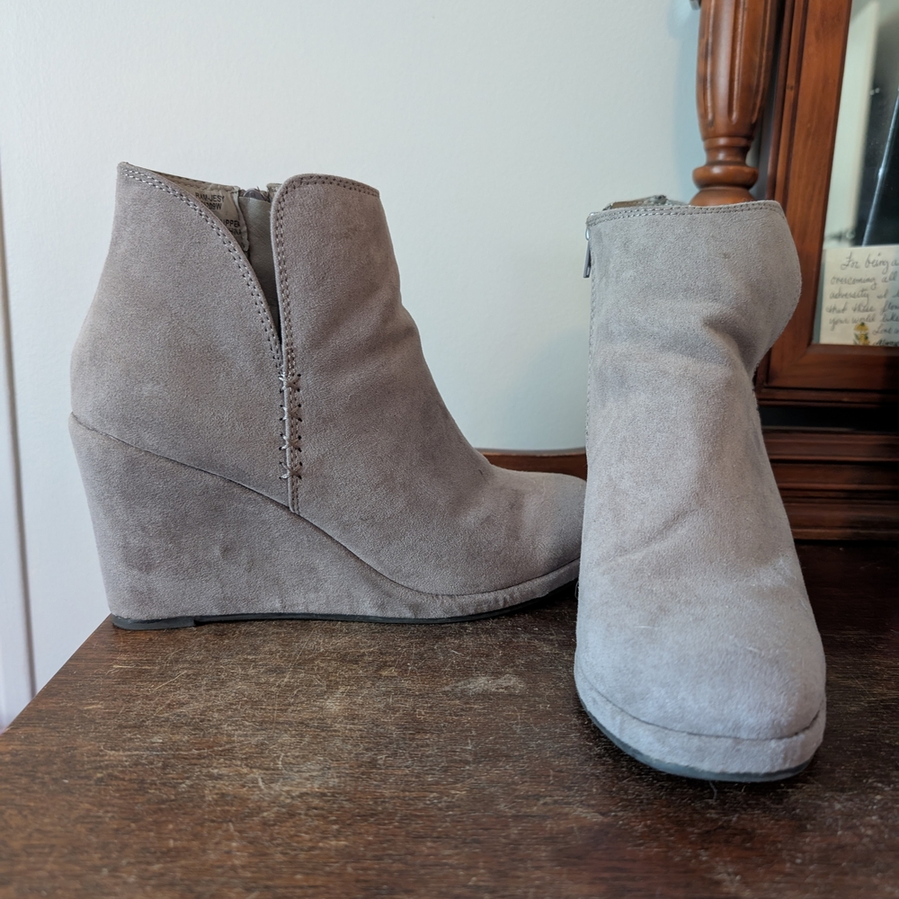 Rampage Gray Suede Wedge Ankle Boots